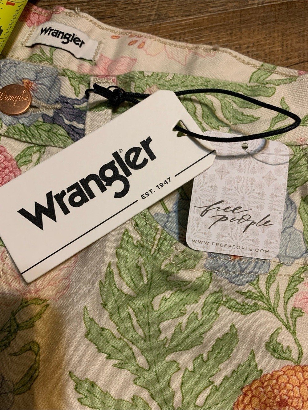 NEW Wrangler Wanderer 622 High-Rise Flare Jeans Wallflower Floral 26x30 Boho - Picture 5 of 11